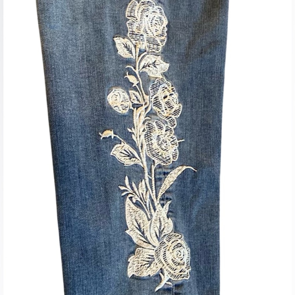 Ruff Hewn Women’s Straight Leg Jeans with White Floral Embroidery - Blue - Picture 4 of 8